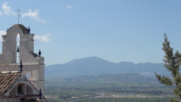 Campanario Una Antigua Ermita Que Mira Las Montañas Atardecer — Vídeo de stock