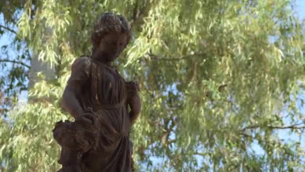 Mulher Estátua Figura Clássica Jardim — Vídeo de Stock