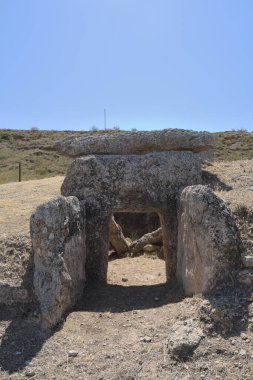 Gorafe, Granada, İspanya 'da bronz çağında Megalitik Dolmen dinleniyor.