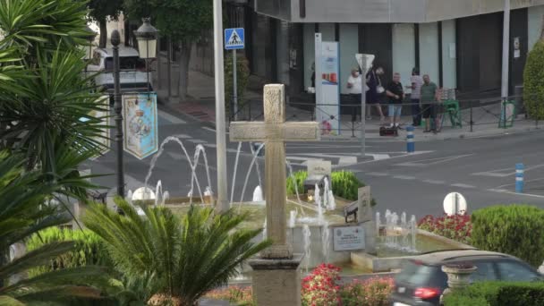 Plaza Pública Con Piedra Cruz Monumento Fuentes Agua Motril España — Vídeos de Stock