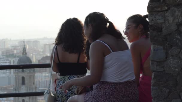 Les Jeunes Filles Parlent Coucher Soleil — Video