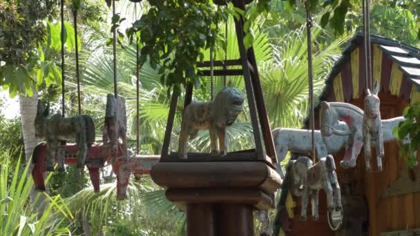 Différentes Figures Animaux Bois Accrochés Carrousel Sans Mouvement — Video