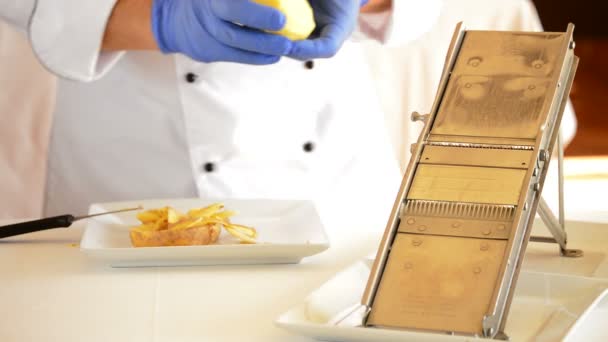 Chef hands cutting potatoes — Stock Video