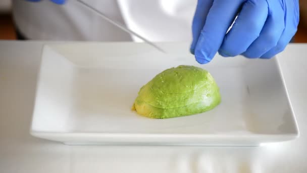 Chef hands cutting an avocado — Stock Video