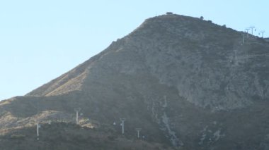 Çalışan teleferik hattı yolcu