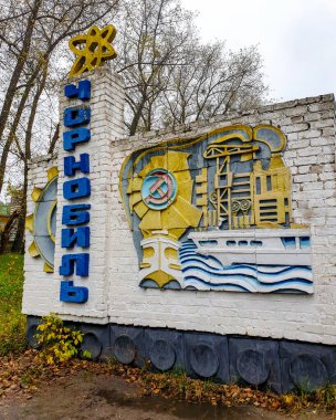 PRIPYAT, UKRAINE - 17 Ekim 2020 Çernobil Yasaklama Bölgesi 'ne giriş işareti