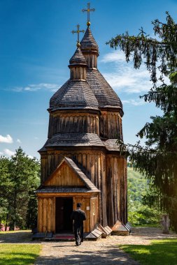 Ukrayna 'daki eski ahşap kilise. Ukrayna 'da Seyahat.