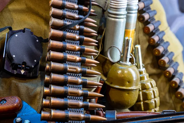 Maschinengewehrgürtel Mit Ausrüstung Für Einen Soldaten Während Des Krieges Militäraktionen — Stockfoto