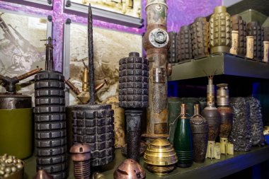 Farklı zamanlardan el bombaları.. 