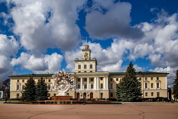 Khmelnytskij Ukraina April 2021 Byggandet Det Regionala Stadsfullmäktige Staden Khmelnitskij — Stockfoto