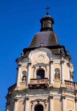 Ternopil bölgesindeki Mykulyntsi köyündeki güzel Katolik kilisesi. Ukrayna. 