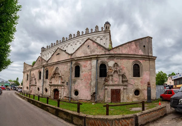 Zholkva. Ukrayna. 26 Haziran 2021. Sinagogdaki Zaltsya Landman yazar anıtı 