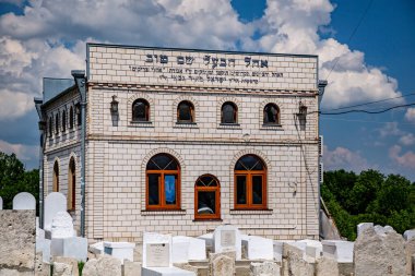 Ukrayna. Medzhibozh. 11 Temmuz 2021. Baal Şem Tov. Eski Yahudi mezarlığı. Ruhani lider Baal Şem Tov 'un mezarı. 