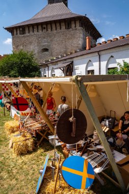 Ukrayna. Medzhibizh. 17 Temmuz 2021. Eski kalede Ortaçağ Kültürü Festivali. 