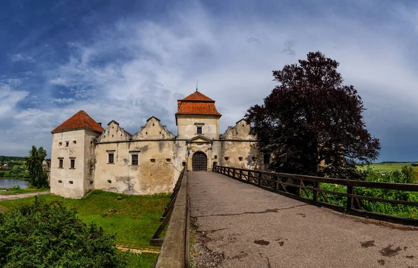 Belo Castelo Svirzh Região Lviv Ucrânia — Fotografia de Stock