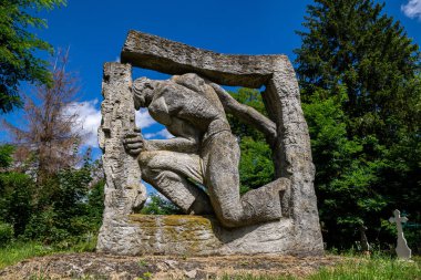 Letychiv. Ukrayna. 7 Ağustos 2021. Halkın İntikamcısı Ustym Karmelyuk için mezar ve anıt 