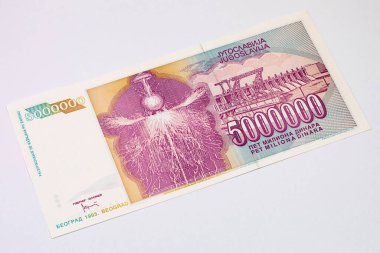 5.000 Dinara Yugoslavya banknotu Tesla trafo ve hidroelektrik baraj Cerdap resmi. Yugoslavya 'nın antika parası