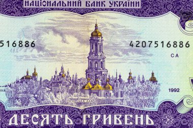 Üzerinde Kiev Pechersk Lavra resmi olan 10 hryvnia of Ukrayna banknotu. Ukrayna 'nın kağıt parası.