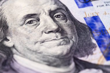 Benjamin Franklin 'in portresiyle birlikte 100 dolar. Amerika Birleşik Devletleri 'nin parası..
