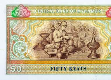 50 Kyats Myanmar 'da Birmanyalı bir zanaatkarın lakquerware yaparken fotoğrafı var. Myanma 'nın Eski Kağıt Parası