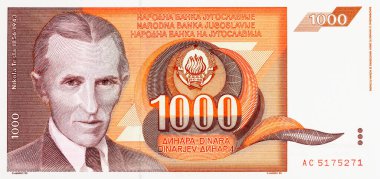 Nikola Tesla 'nın portresiyle 1990' da 1000 Dinara Yugoslavya banknotu. Yugoslavya 'nın klasik parası. Yüksek enflasyon