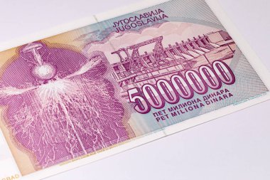 5.000 Dinara Yugoslavya banknotu Tesla trafo ve hidroelektrik baraj Cerdap resmi. Yugoslavya 'nın antika parası