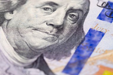 Benjamin Franklin 'in portresiyle birlikte 100 dolar. Amerika Birleşik Devletleri 'nin parası..