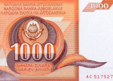 Nikola Tesla 'nın portresiyle 1990' da 1000 Dinara Yugoslavya banknotu. Yugoslavya 'nın klasik parası. Yüksek enflasyon