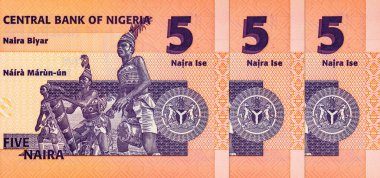 5 Naira Nijerya ve üç Yoruba davulcusunun portresi. Nijerya 'nın yeni polimer parası