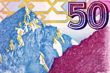 Karakoram pick ve dağ K2 imajlı 50 rupi Pakistan banknotu. Pakistan 'ın kağıt parası..