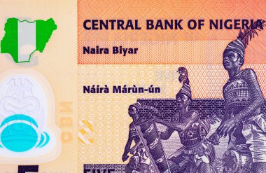5 Naira Nijerya ve üç Yoruba davulcusunun portresi. Nijerya 'nın yeni polimer parası