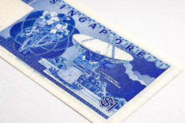 Bir dolarlık Singapur banknotunda 