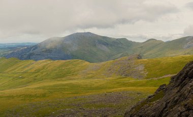 Yr Wyddfa - Snowdon 'a bakın. Galler 'in en yüksek sıradağları. Snowdonia Ulusal Parkı. İngiltere.