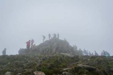 Snowdon, İngiltere. 07-08-2020. Ağustos 2020 'de İngiltere' nin gevşemiş salgın tecrit kuralları yüzünden 