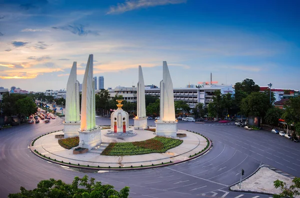 Памятник демократии Таиланда — стоковое фото