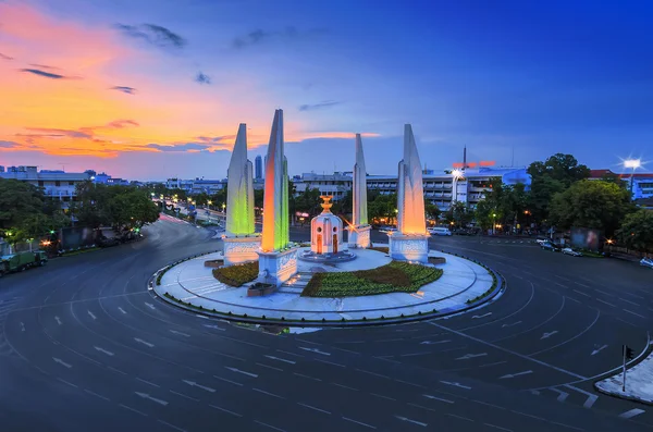 Monument van de democratie in thailand — Stockfoto