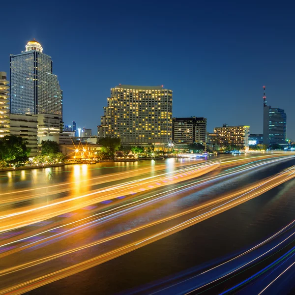 Bangkok sokağında yumuşak ışıklar — Stok fotoğraf