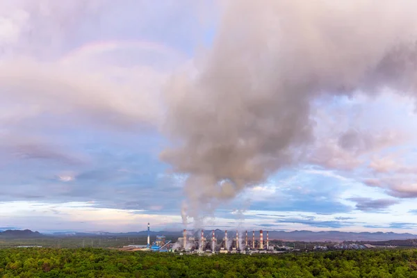Καπνός Της Ψύξης Πάνω Από Εργοστάσιο Παραγωγής Ηλεκτρικής Ενέργειας Άνθρακα — Φωτογραφία Αρχείου