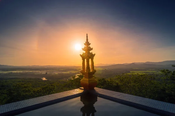Утренний Вид Бассейном Фонарями Wat Phra Doi Phra Chan Лампанг — стоковое фото