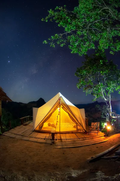 Bell Tenda Camping Branco Meio Natureza Láctea Noite — Fotografia de Stock