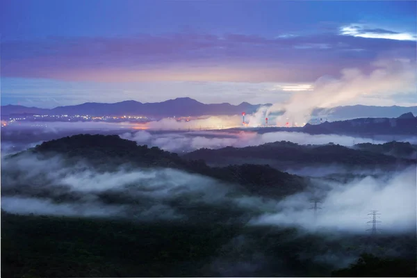 Piękny Widok Lotu Ptaka Krajobraz Zmierzchu Mgłą Tłem Elektrownia Węglowa — Zdjęcie stockowe