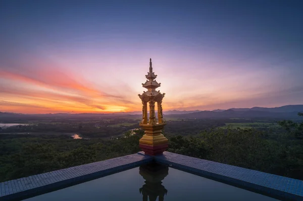 Утренний Вид Бассейном Фонарями Wat Phra Doi Phra Chan Лампанг — стоковое фото