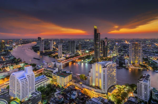 Modern buildings near the river — Stock Photo, Image