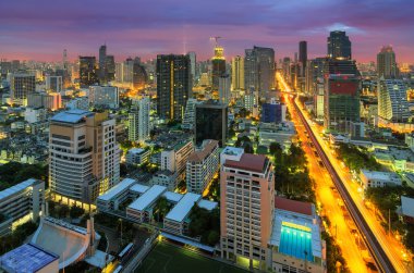 Bangkok görünümü dramatik gökyüzü ile.