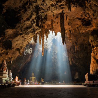 Khao Luang mağarada Prachin Buri.