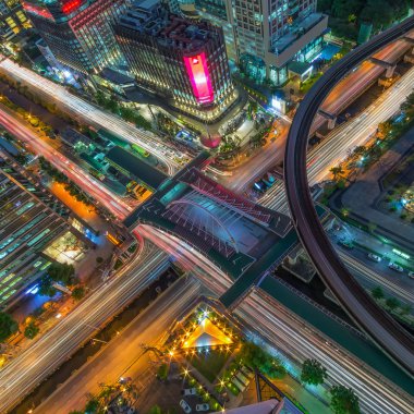 Gece Bangkok trafiği.