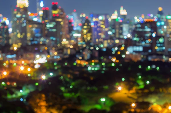 Vista del paisaje urbano con luces borrosas — Foto de Stock