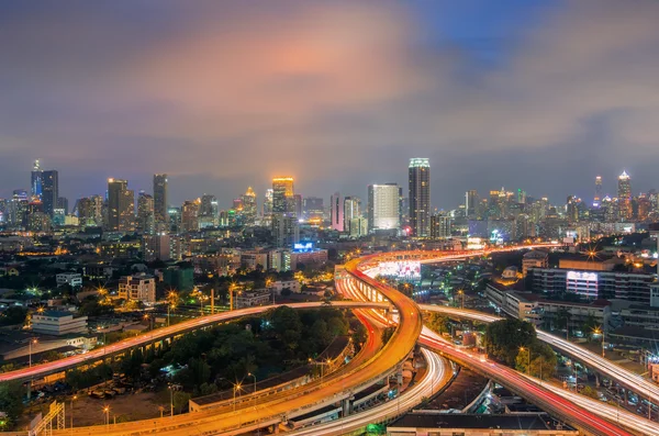 Bangkok city view med motortrafikled. — Stockfoto