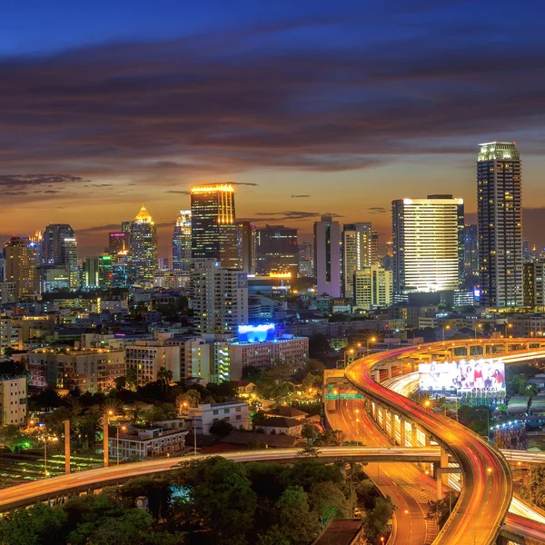 Bangkok city view med motortrafikled. — Stockfoto