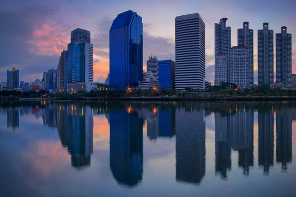Panorama de rascacielos distrito de negocios — Foto de Stock